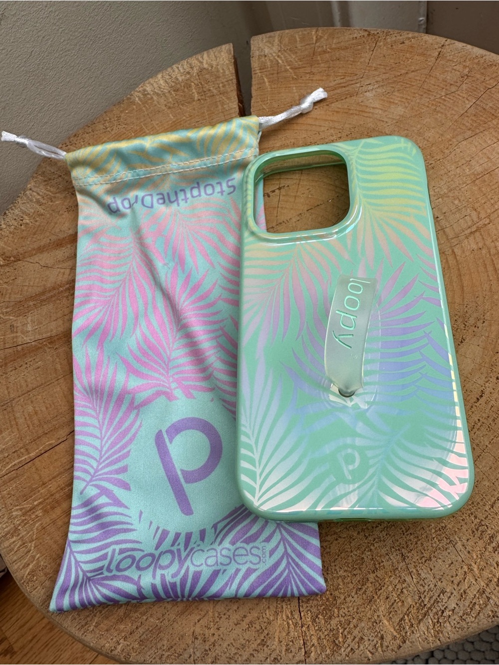 Loopy Case ‘Aquamarine Dream’ (Mint Green Iridescent) iPhone 15 Pro